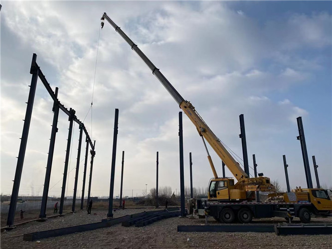 莱州市吊车出租在起重吊装大型机械设备时需要注意什么？